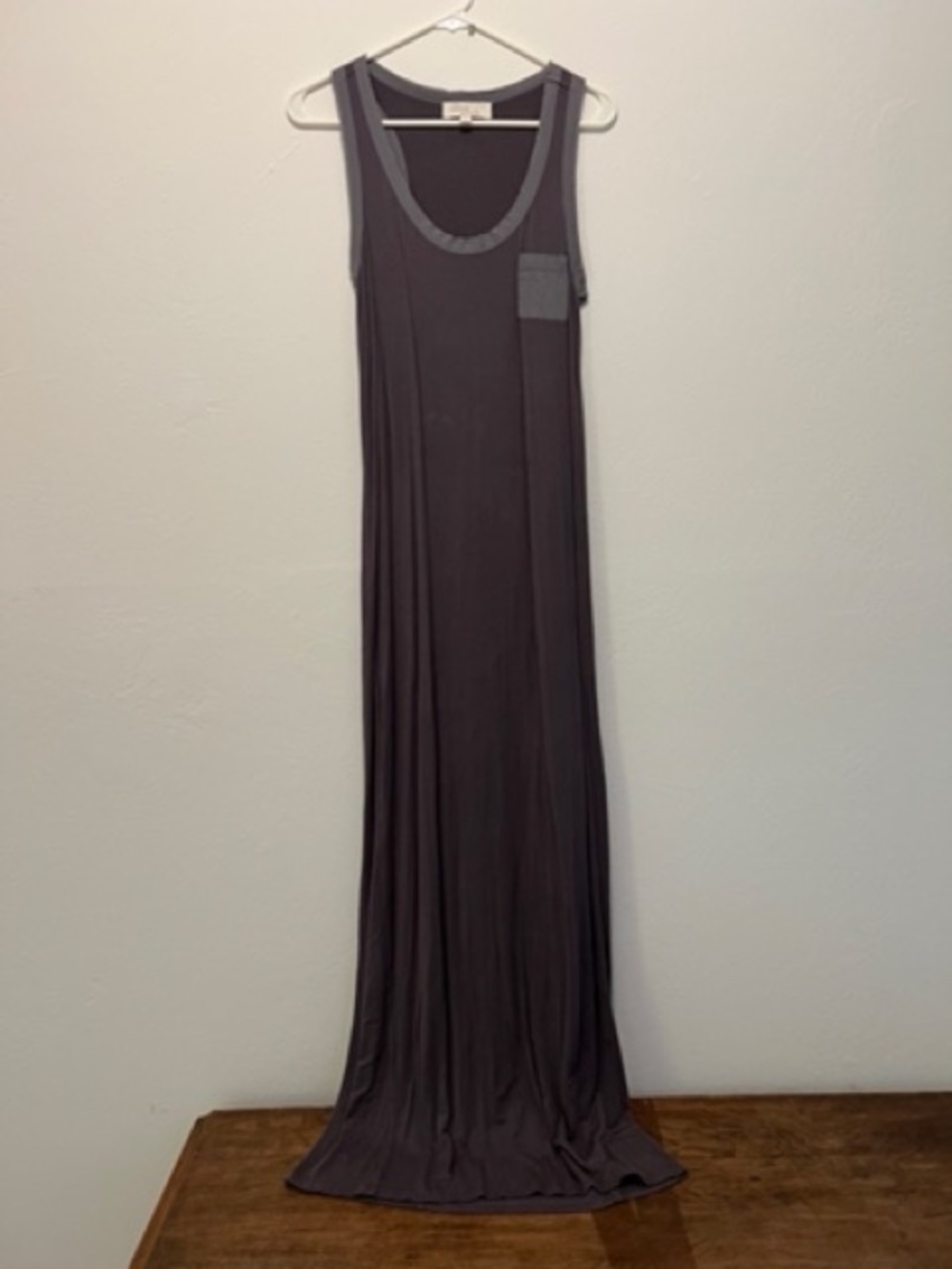 Olive and Oak Sleeveless Grey Long Maxi Dress size Medium